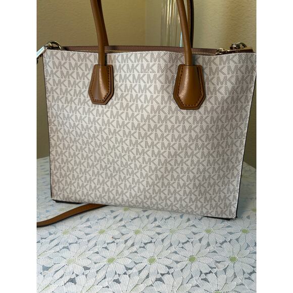 COPY - Michael Kors Shoulder Bag Beige Tan Gold Hardware - Picture 3 of 11